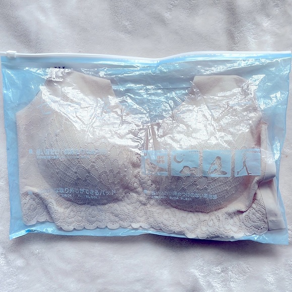 NWT: Comfort Form, Wireless Bra! - Picture 2 of 5